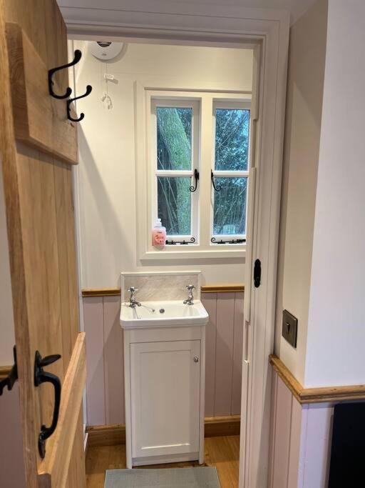 Tranquil Spot Shepherds Hut Cinderford エクステリア 写真
