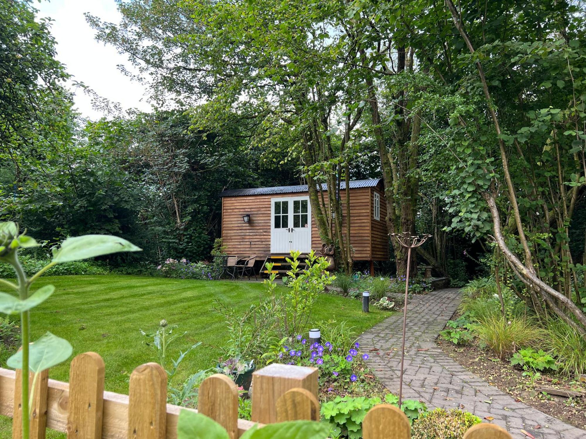 Tranquil Spot Shepherds Hut Cinderford エクステリア 写真